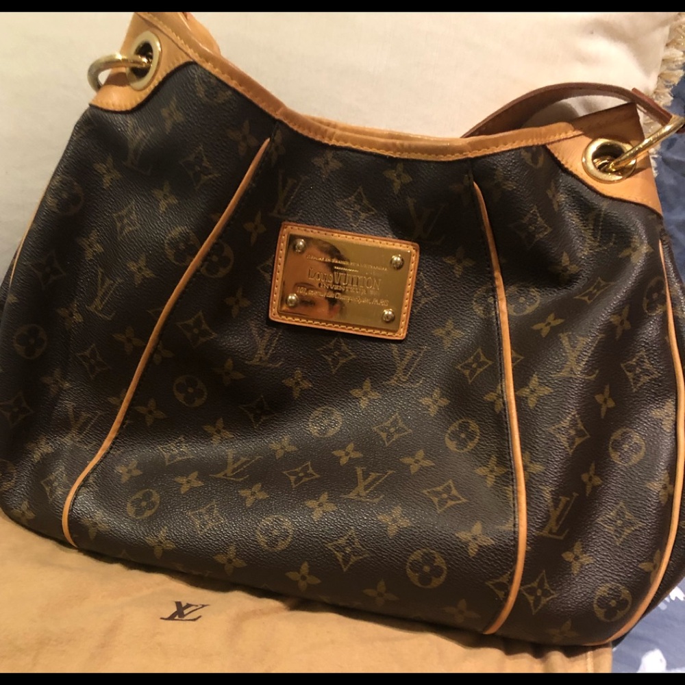 LV Monogram Galeria